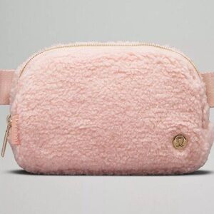 Lululemon Everywhere Belt Bag 1L Fleece in Pink Mist/Gold, BNWT